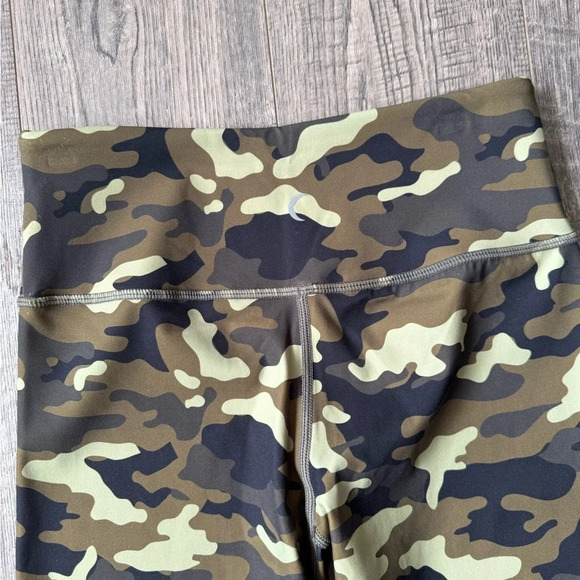 Zyia Active Green Camo Reflective Soft N Snug Mid-Rise 7/8 24" - Picture 4 of 4